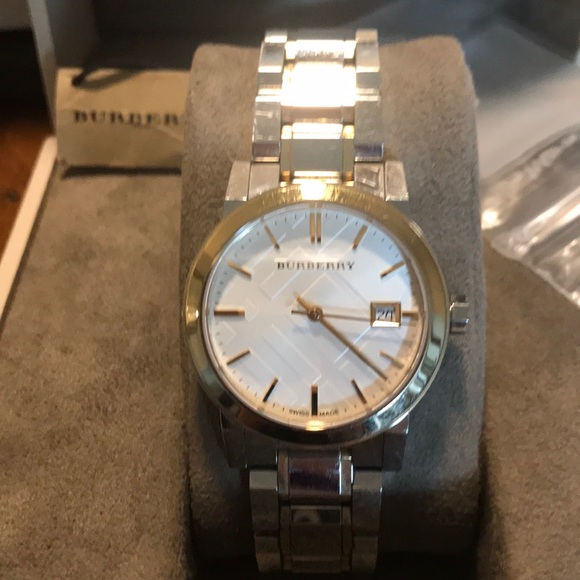 EUC Two-tone Burberry watch with date. - Picture 3 of 5